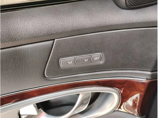 Car image 34