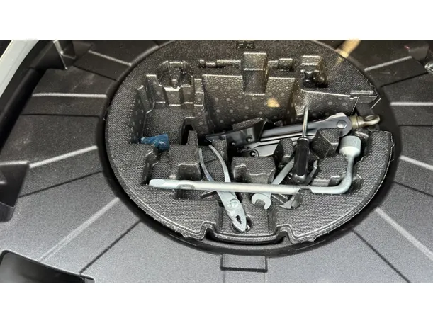 Car image 27