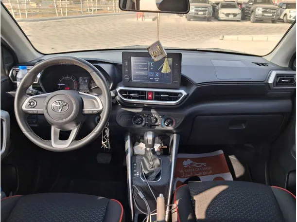 Car image 15