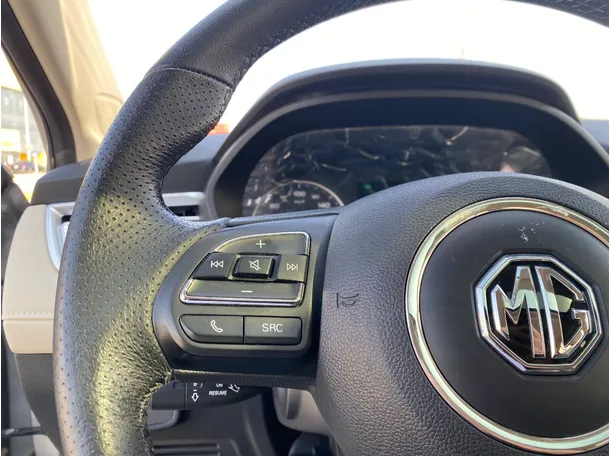 Car image 25