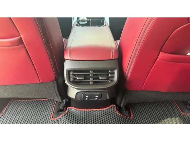 Car image 25