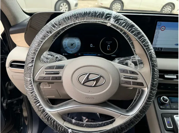 Car image 19