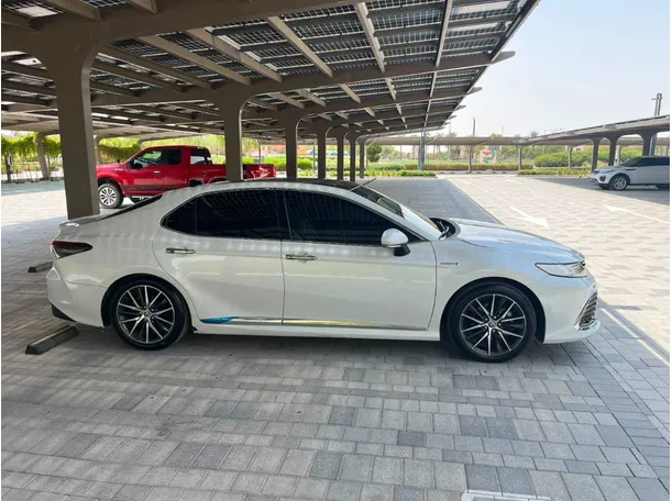 Car image 7