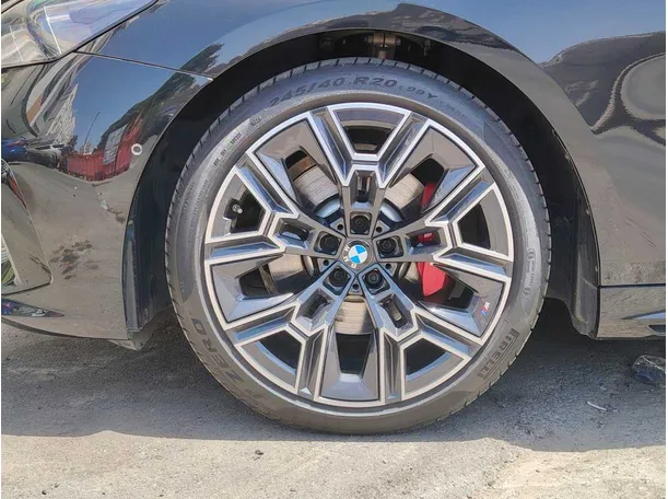 Car image 10
