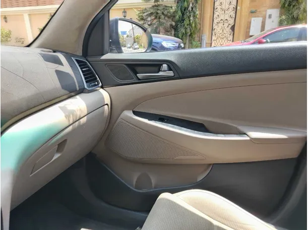 Car image 30