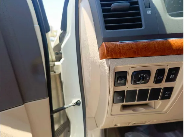 Car image 33
