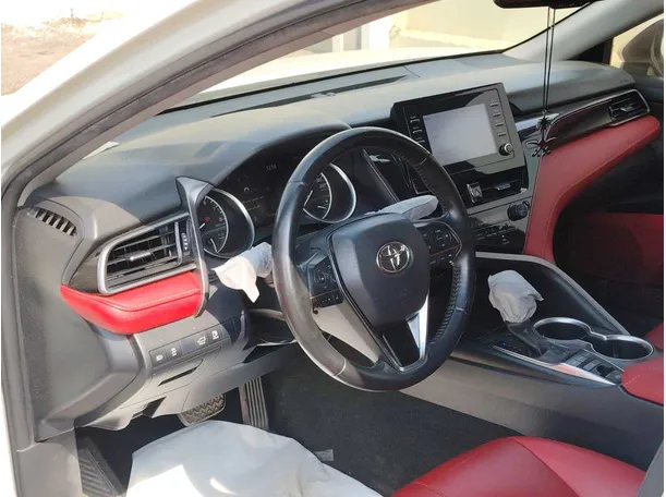 Car image 12