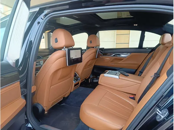 Car image 16