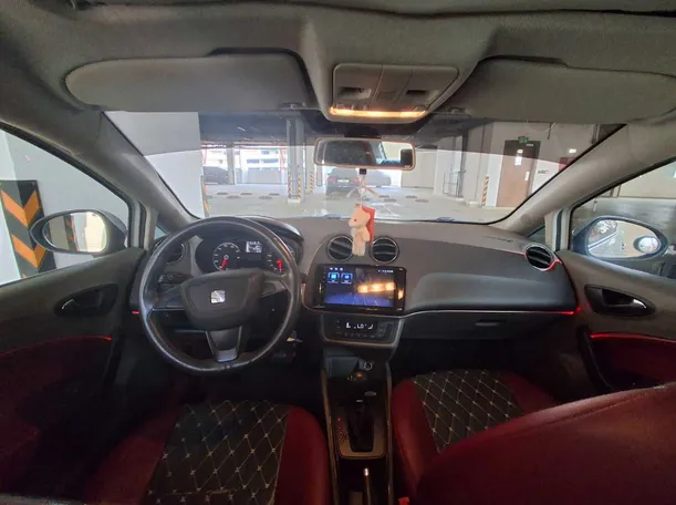 Car image 14
