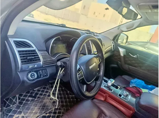 Car image 14