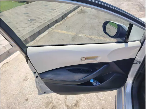 Car image 11