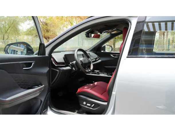 Car image 11