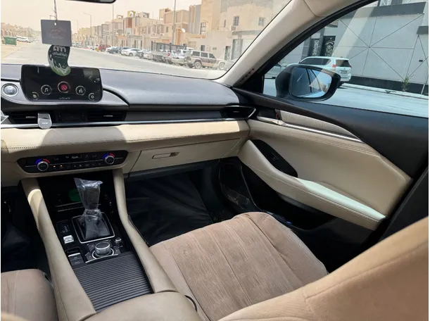 Car image 18
