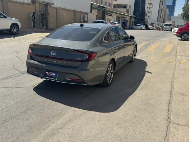 Car image 6