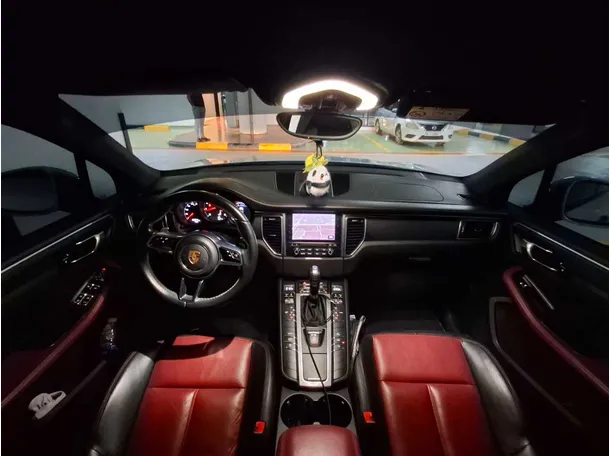 Car image 14