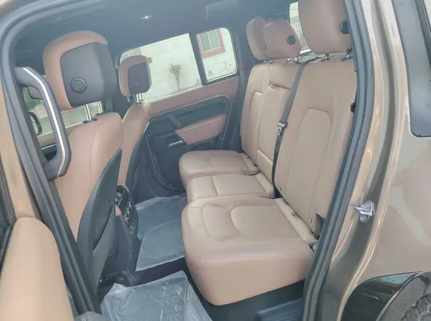 Car image 16