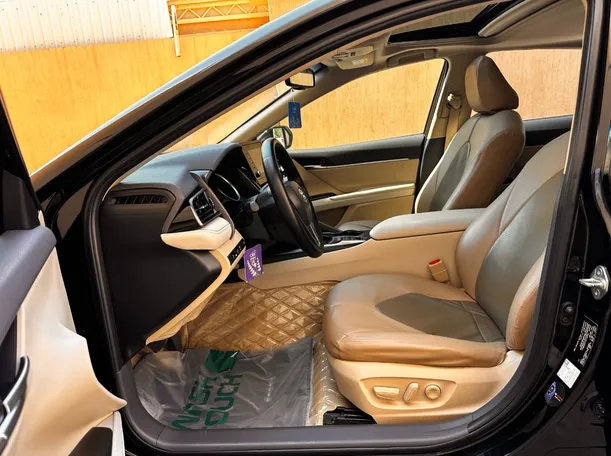 Car image 12