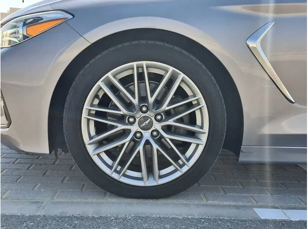 Car image 9