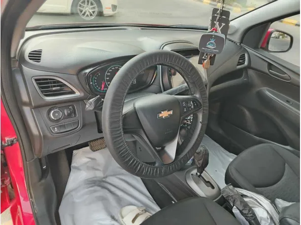 Car image 12