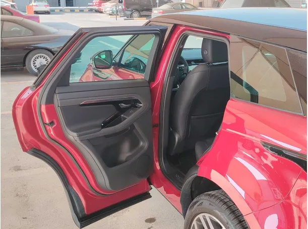Car image 13