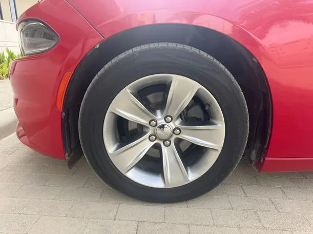 Car image 9