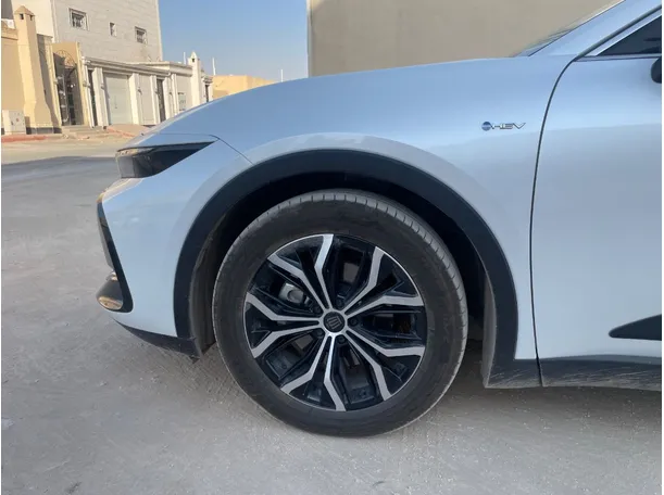 Car image 9