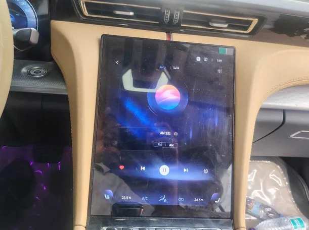 Car image 15