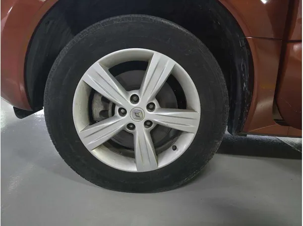 Car image 9