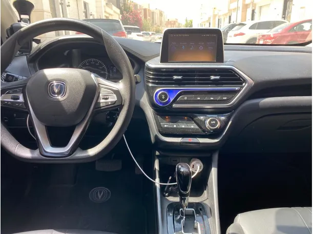 Car image 16