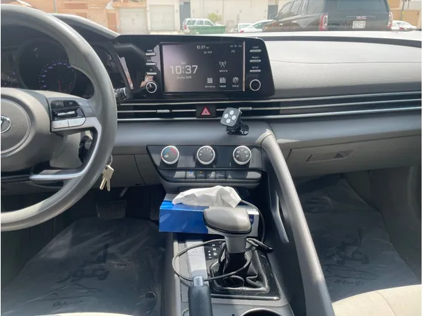 Car image 18