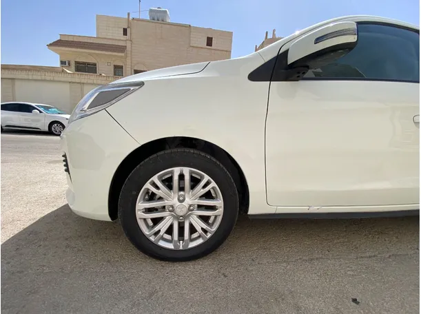 Car image 9