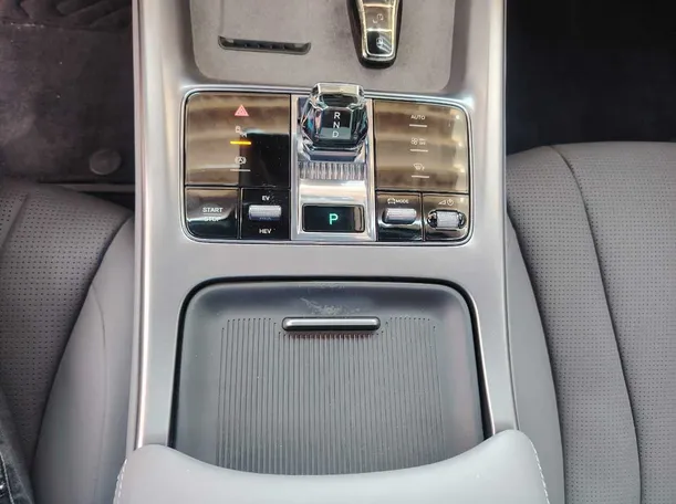 Car image 25