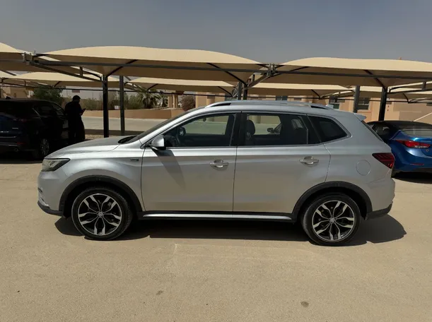 Car image 8