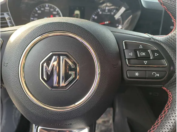 Car image 19