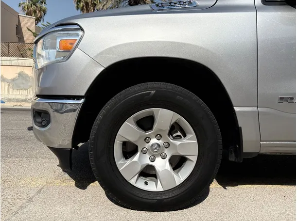Car image 8