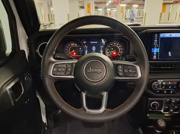 Car image 19