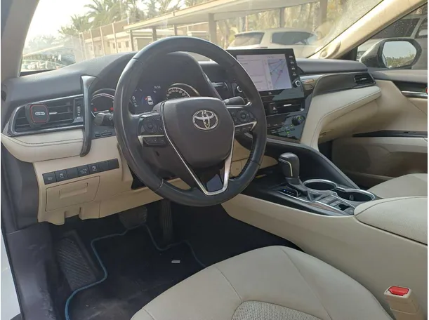 Car image 11