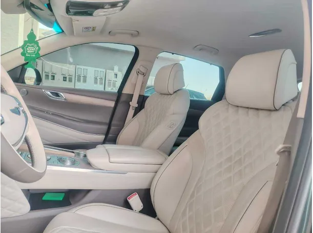 Car image 14