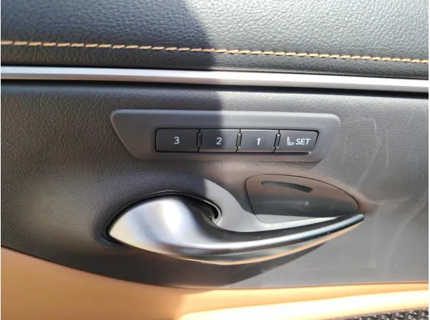Car image 37