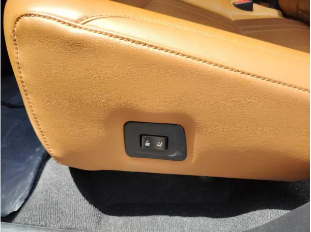 Car image 36