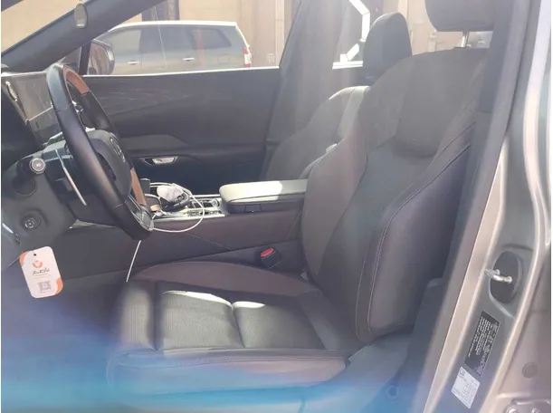 Car image 13