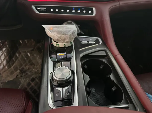 Car image 15