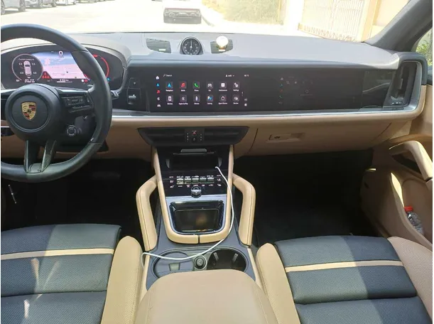 Car image 15