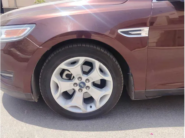 Car image 8