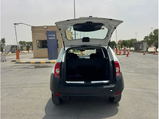 Car image 19