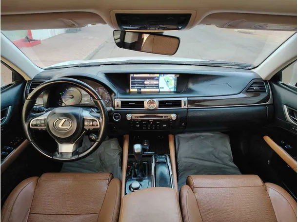 Car image 19