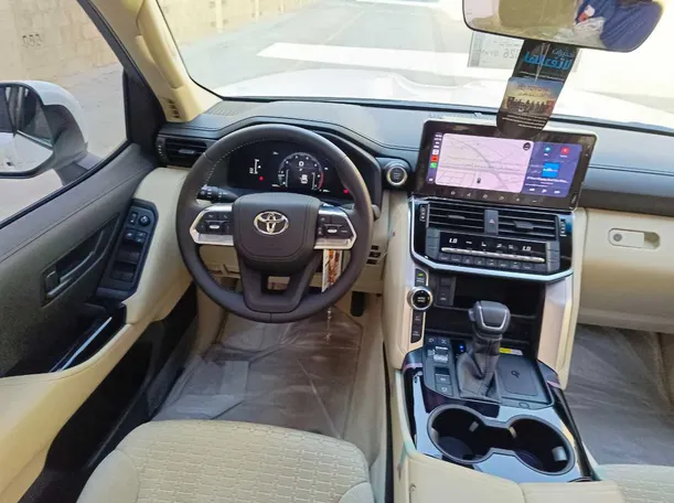 Car image 25