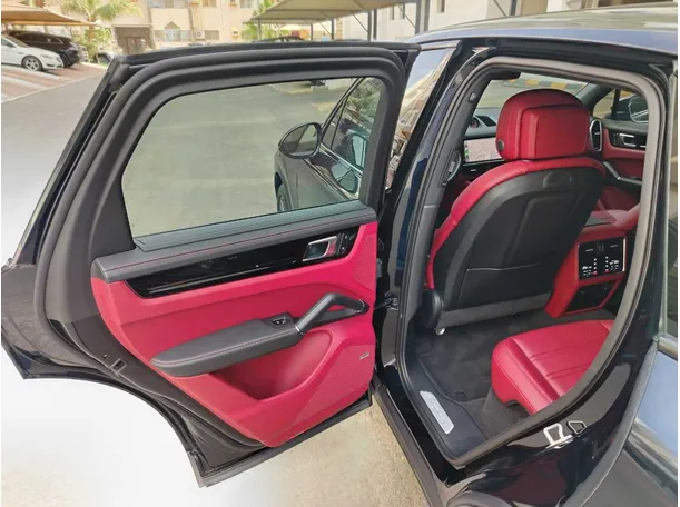 Car image 15