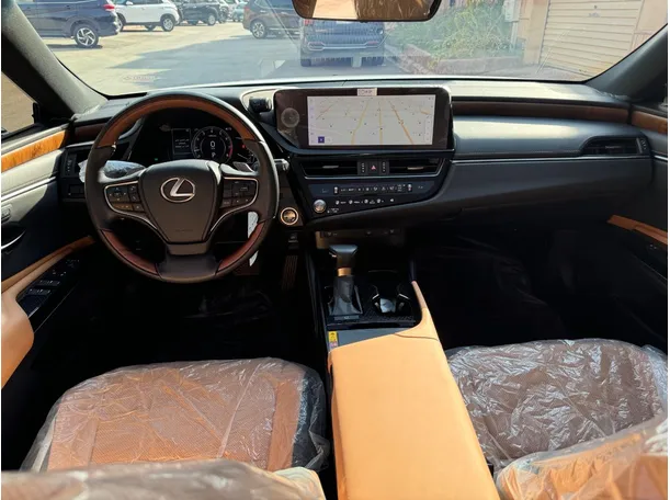Car image 16