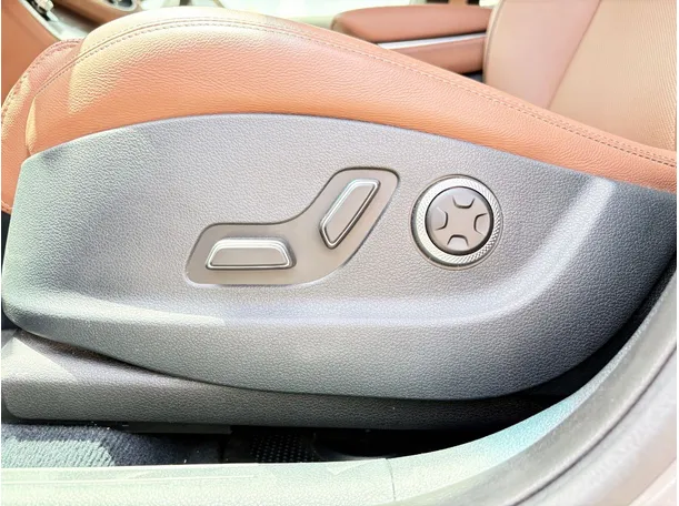 Car image 28